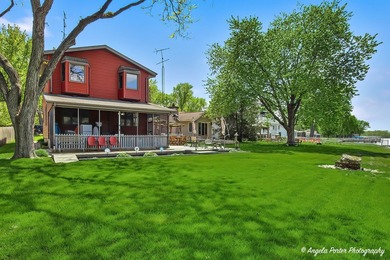 GORGEOUS FOX RIVERFRONT 3 BED / 2 BATH 2-STORY HOME WITH 58 FEET - photo 33