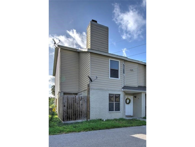 Discover the charm of this refreshed 2-bedroom, 2.5-bathroom - photo 4