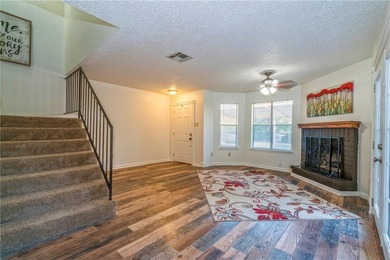 Discover the charm of this refreshed 2-bedroom, 2.5-bathroom - photo 5