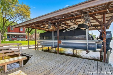 GORGEOUS FOX RIVERFRONT 3 BED / 2 BATH 2-STORY HOME WITH 58 FEET - photo 38