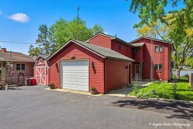 GORGEOUS FOX RIVERFRONT 3 BED / 2 BATH 2-STORY HOME WITH 58 FEET - photo 42