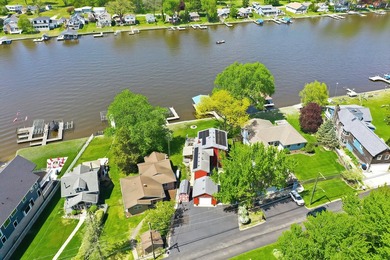 GORGEOUS FOX RIVERFRONT 3 BED / 2 BATH 2-STORY HOME WITH 58 FEET - photo 44