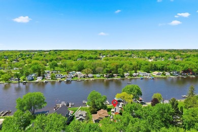 GORGEOUS FOX RIVERFRONT 3 BED / 2 BATH 2-STORY HOME WITH 58 FEET - photo 45
