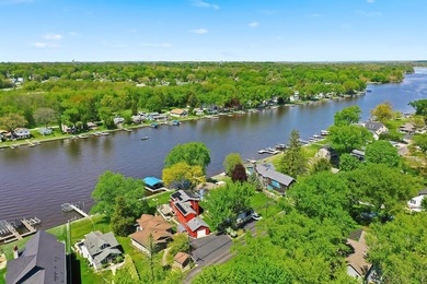 GORGEOUS FOX RIVERFRONT 3 BED / 2 BATH 2-STORY HOME WITH 58 FEET - photo 46