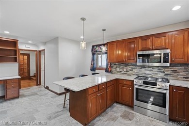 Timeless Beauty with Rare Flexible Living Space in the Heart of - photo 17