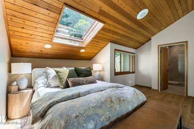 Updated townhome in a tucked-away, lovely waterfront community - photo 27