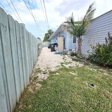 Assumable Mortgage at low interest rate !! Corner Lot, half of - photo 27