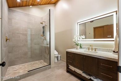 Updated townhome in a tucked-away, lovely waterfront community - photo 29