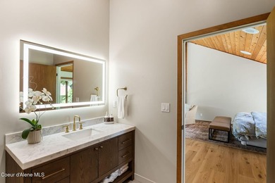 Updated townhome in a tucked-away, lovely waterfront community - photo 30