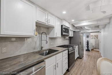 Timeless Beauty with Rare Flexible Living Space in the Heart of - photo 34