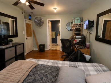 3-bedroom, 2-bath home on 1.2 private acres in Lake Hills with - photo 4