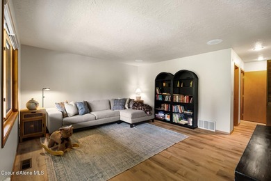 Updated townhome in a tucked-away, lovely waterfront community - photo 38