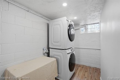 Timeless Beauty with Rare Flexible Living Space in the Heart of - photo 38