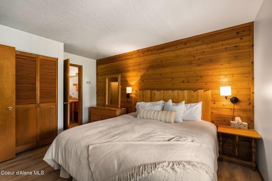 Updated townhome in a tucked-away, lovely waterfront community - photo 40