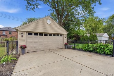 Timeless Beauty with Rare Flexible Living Space in the Heart of - photo 42