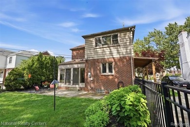 Timeless Beauty with Rare Flexible Living Space in the Heart of - photo 46