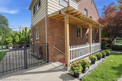 Timeless Beauty with Rare Flexible Living Space in the Heart of - photo 48