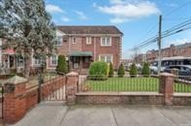 East River Home For Sale in Long Island City New York