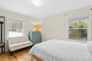 Valley Street Sanctuary Situated on a shy half-acre in a - photo 6