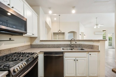 Welcome to the coveted Mansions at Summerlinn! This beautifully - photo 16