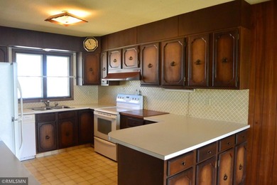 Opportunity awaits you with this 70's retro lake home. This year - photo 10