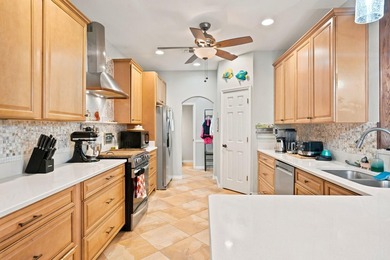 Welcome to your own private Gulf Breeze retreat, where timeless - photo 12
