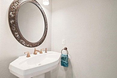 Welcome to your own private Gulf Breeze retreat, where timeless - photo 22