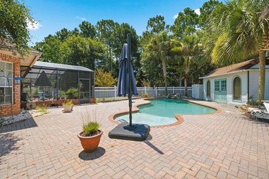 Welcome to your own private Gulf Breeze retreat, where timeless - photo 33