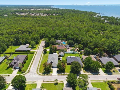 Welcome to your own private Gulf Breeze retreat, where timeless - photo 47