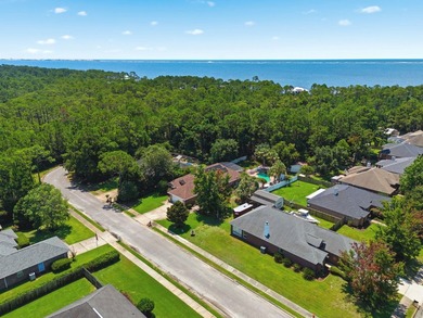 Welcome to your own private Gulf Breeze retreat, where timeless - photo 49