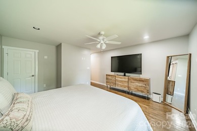 Discover a true Lake Norman gem! Tucked away on nearly an acre - photo 22