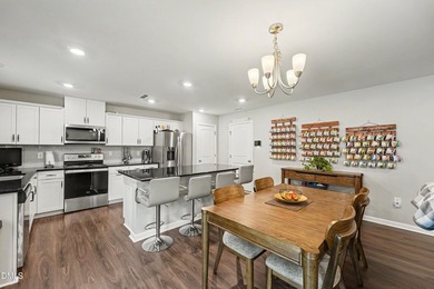 TAKING BACKUP OFFERS - Move-in ready and beautifully updated! - photo 6
