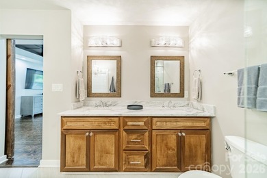 Discover a true Lake Norman gem! Tucked away on nearly an acre - photo 31