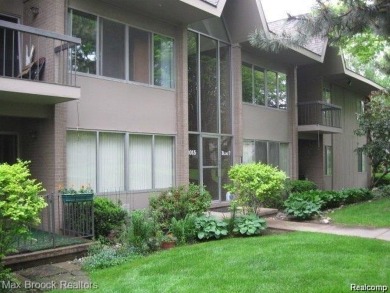 Lake Condo For Sale in Bloomfield Hills, Michigan