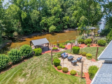Discover a true Lake Norman gem! Tucked away on nearly an acre - photo 32