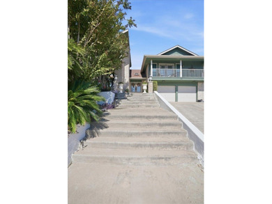 Experience the ultimate in coastal living in this stunning bay - photo 4