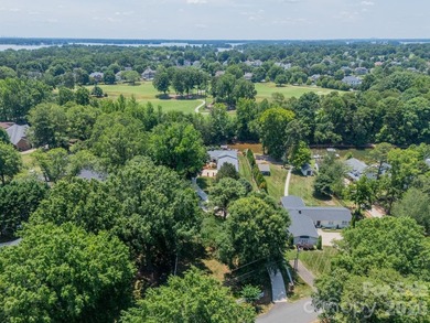 Discover a true Lake Norman gem! Tucked away on nearly an acre - photo 44