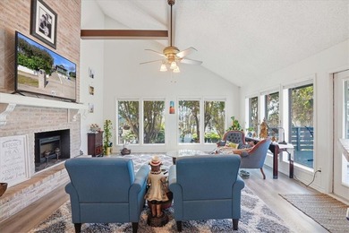 Experience the ultimate in coastal living in this stunning bay - photo 9