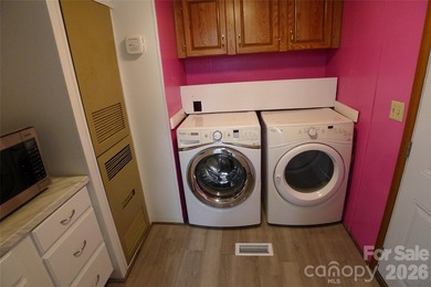 Charming corner-lot home featuring 2 bedrooms and 2 full baths - photo 34
