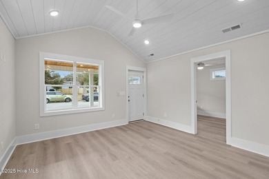 Charming fully renovated Beaufort cottage just minutes from - photo 33