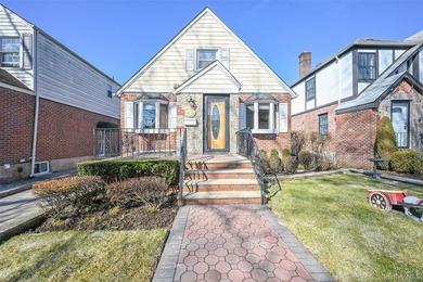Just Arrived! Detached 4-bedroom, 2-bath Cape in a prime - photo 1