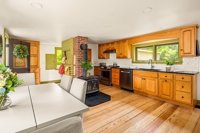 Welcome to The Farmhouse on Crawford, a beautifully renovated - photo 4