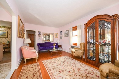 Just Arrived! Detached 4-bedroom, 2-bath Cape in a prime - photo 10