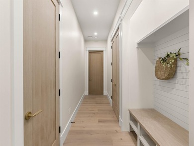 A Masterpiece in the exclusive North Harbour enclave on Lake - photo 23