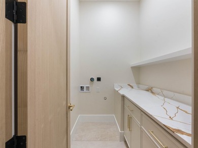 A Masterpiece in the exclusive North Harbour enclave on Lake - photo 44