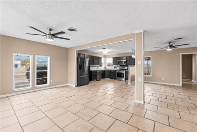 Experience the perfect blend of classic style and modern comfort - photo 7