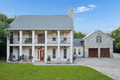 Welcome to this one of a kind Colonial estate, tucked away on 2 - photo 2