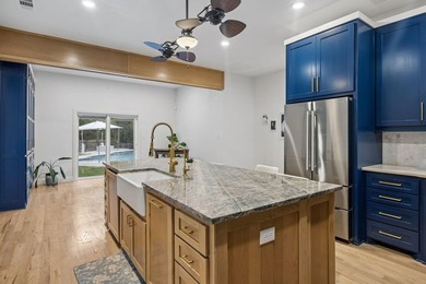 Welcome to this one of a kind Colonial estate, tucked away on 2 - photo 6