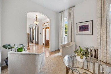 Welcome to this one of a kind Colonial estate, tucked away on 2 - photo 8