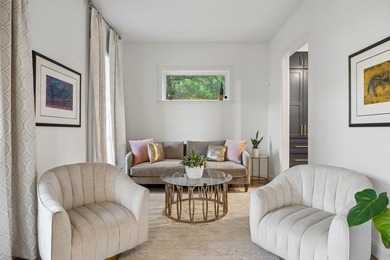 Welcome to this one of a kind Colonial estate, tucked away on 2 - photo 9